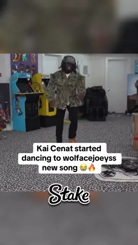 Kai Cenat started dancing to wolfacejoeyss new song 😭 #kaicenat #streamer #fyp 
