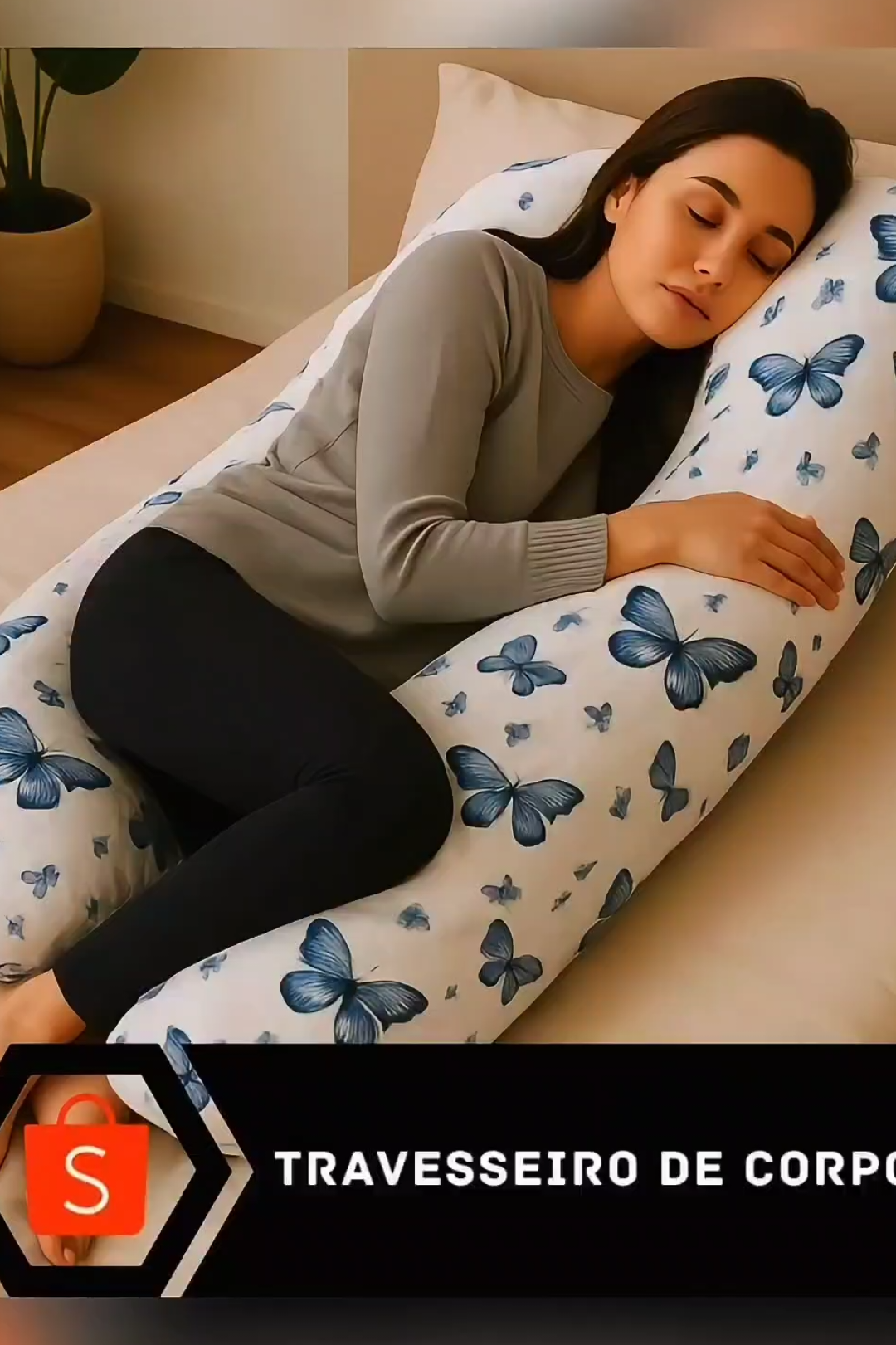 🤰✨ Mamãe, você merece descansar com conforto e carinho! Nosso travesseiro de corpo foi feito especialmente pra te abraçar nas noites difíceis da gestação. 🌙 Super macio, com tecido 100% algodão e enchimento de silicone, ele alivia o desconforto, ajuda na amamentação, na leitura e até protege o berço do bebê. 💗 Conforto real de quem já está há mais de 10 anos cuidando do seu sono! 📏 Medida perfeita: 1,30 x 0,80 🛏️ Acompanha fronha com zíper! 🛒 Encontre nos destaques, ou comente 