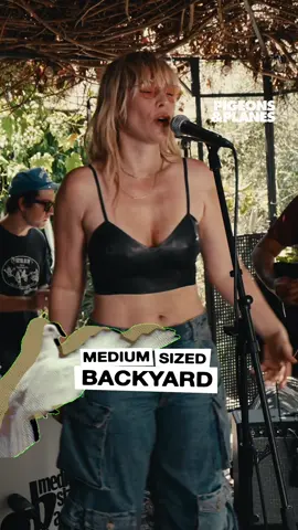 I stopped by @Pigeons & Planes live music platform @mediumsizedbackyard on a roasting hot Los Angeles day 🌞
