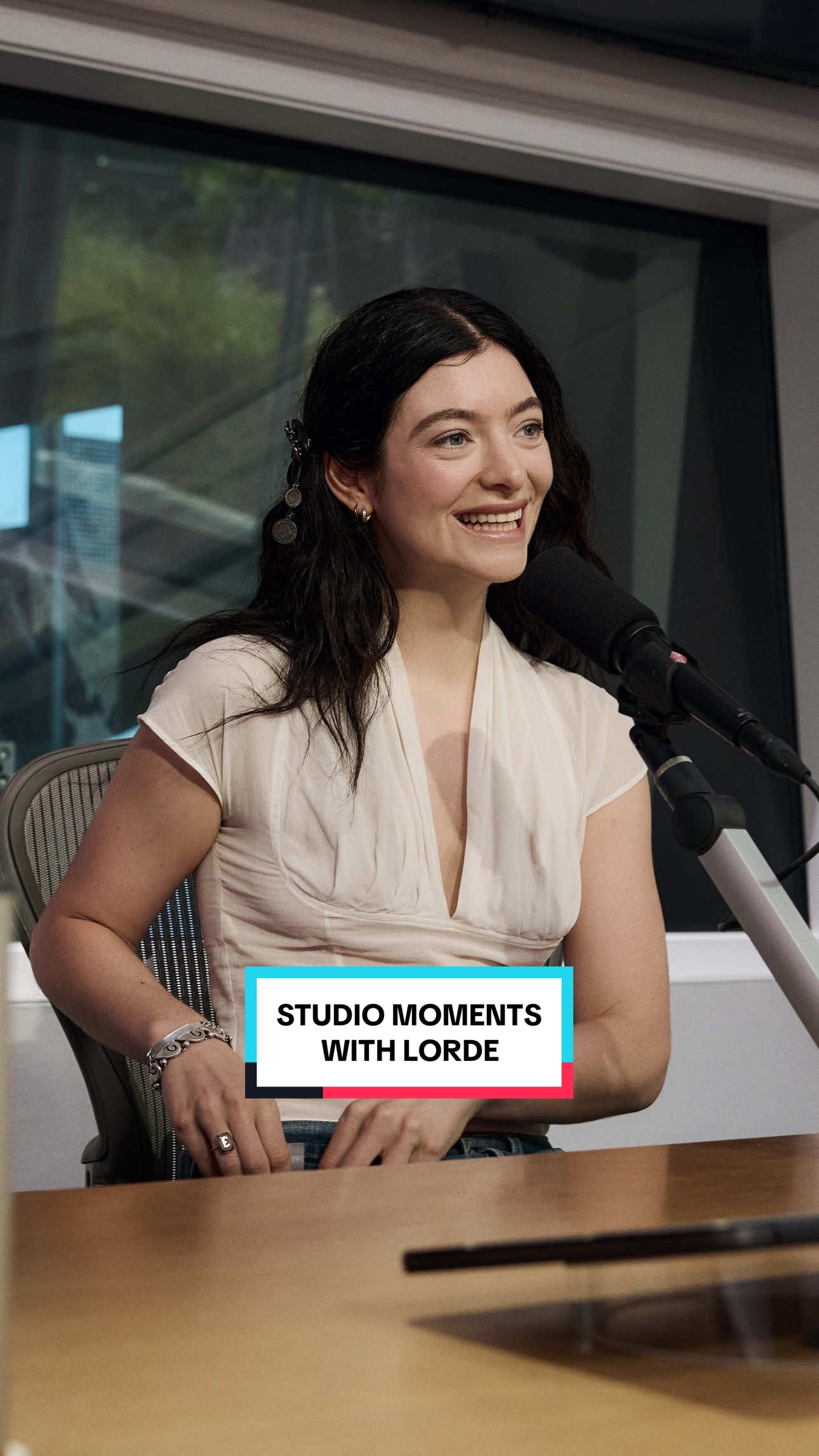 @Lorde put everything into this album. Interview out now 🥝 #Lorde #newmusic #manoftheyear #kiwis #zaneloweshow #applemusic 