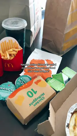 LMAOO I LOVE MY BEST FRIEND SK MUCHCHCH I LOVE U SMSMS SHUNNN @shun #food #online #onlinefriends #fyp #scyro #trend #trending #friendship #roblox #mcdonalds #dominos 