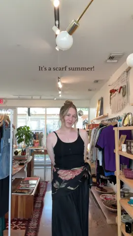 Looove how everyone is styling scarves around their waists #fashiontok #thrifted #foryou #vintagefinds 
