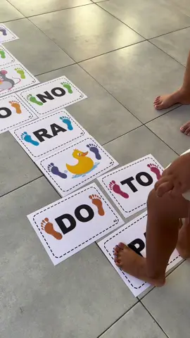 🎯 ALFABETIZAR BRINCANDO É MUITO MAIS DIVERTIDO! Apresentamos nossas 4 amarelinhas pedagógicas, criadas para transformar o aprendizado em uma jornada lúdica e cheia de movimento! ✨ 👣 Amarelinha da Leitura 🔤 Amarelinha do Alfabeto 💬 Amarelinha das Sílabas Complexas 🟥 Amarelinha Monossílaba Cada modelo foi pensado para trabalhar habilidades essenciais da alfabetização de forma interativa, divertida e alinhada à BNCC. Perfeitas para salas de aula, AEE, reforço ou até para brincar e aprender em casa! 👉 Link na bio ou nos comentários! #alfabetização #bnccnapratica #pedagogia #saladeaulaativa #educacaoinfantil #amarelinhaeducativa #alfabetizaçãolúdica #professoresinspiradores #aprendizadoativo #pedagogo #psicopedagogo #psicopedagogia #saladeaula
