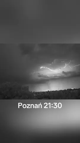 Miał być Księżyc #nocneniebo #burza