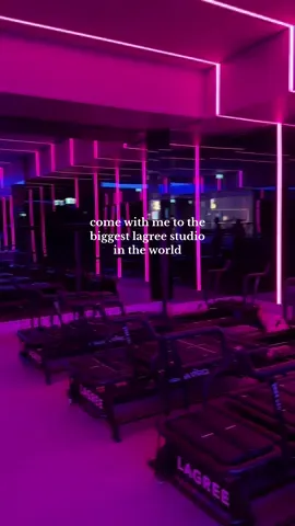Will be shaking for days after this #lagree #lagreefitness #reformd #sweatandtonic #workoutclass #workoutstudio #toronto #megaformer #fyp #foryoupage #thewell #workoutroutine #Vlog #vlogs 