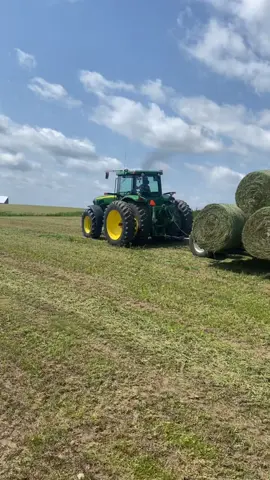 Little second crop action#iowa #johndeere #servicetech 