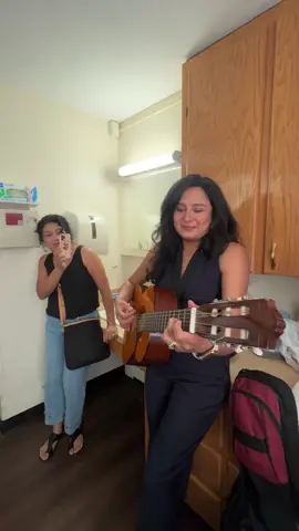 Mary, a beautiful woman of God that showed my family the love of Jesus. Every Sunday she would come over my grandmas for a Bible study where she taught us the gospel. She was also one of my grandmas best friends and we would sing this song together. What a Blessing to be able to worship with her. 🩷 #undiaalavez #onedayatatime #jesusisking #fyp 