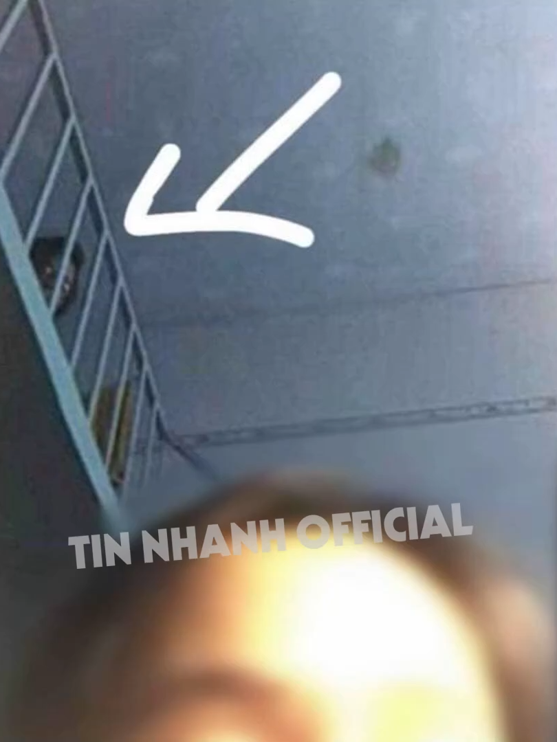 Gọi điện về cho mẹ, cô gái ỚN LẠNH khi phát hiện BÓNG NGƯỜI KỲ LẠ trên gác xép - Tin Nhanh Official#tin3phut_vietnam #tiktoknews #tiktokviral #xuhướng #thinhhanhtiktok #tamlinh #tamlinhhuyenbi #tamlinhlacothat #tin3phut #tamlinhphongthuy