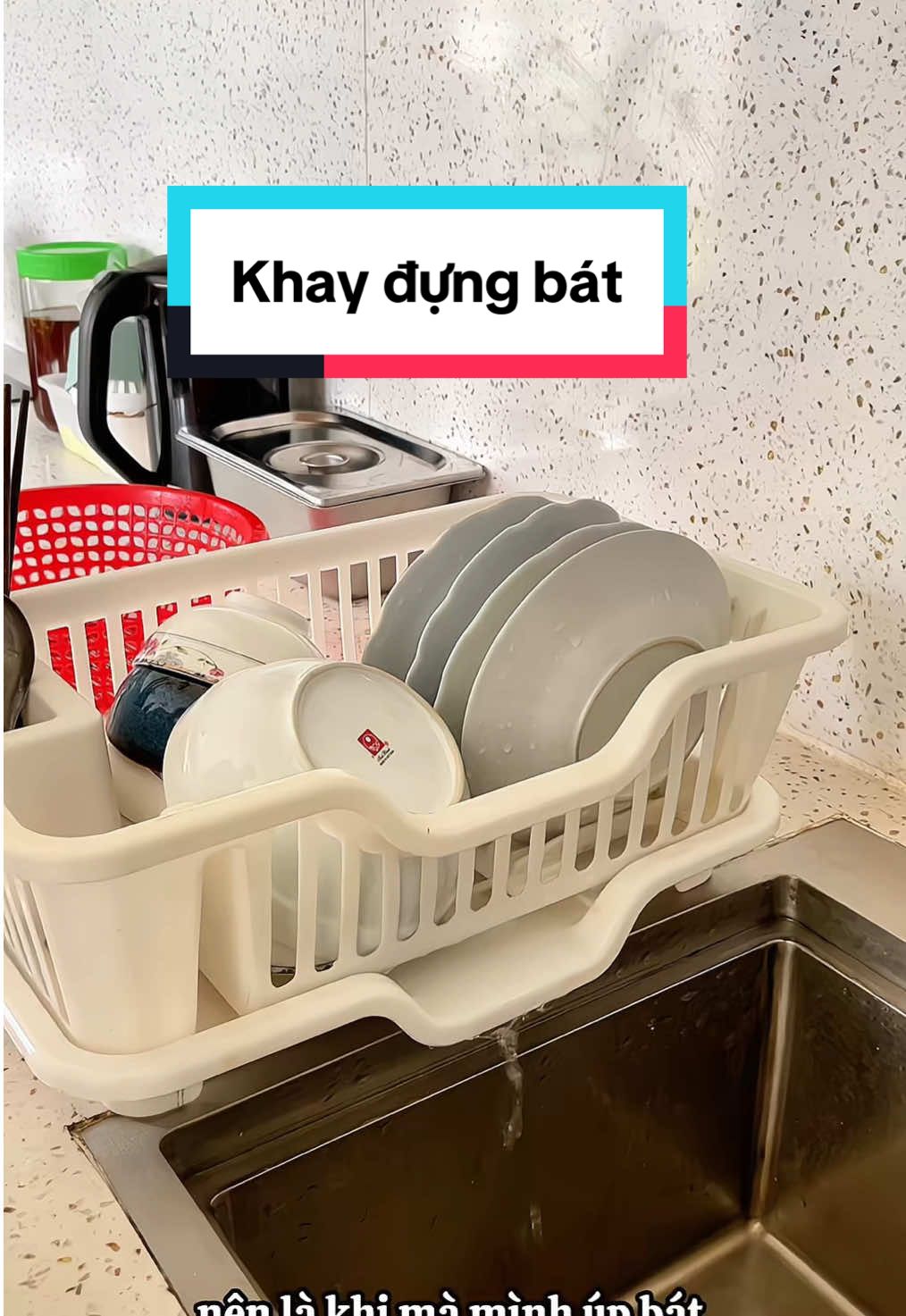 Từ ngày có khay đựng bát này, bếp gọn hẳn – bát đũa ráo nước, xếp gọn, nhìn mà mê luôn á!#khaydungbatdua #rodungbatdia #xuhuong #hienkhonghien 