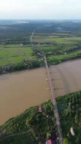 Siapo Bae Dulur Yang Sering Lewat Siko?#jembatansimpangberbak #foryou #drone #tanjungjabungtimur #fyppppppppppppppppppppppp 