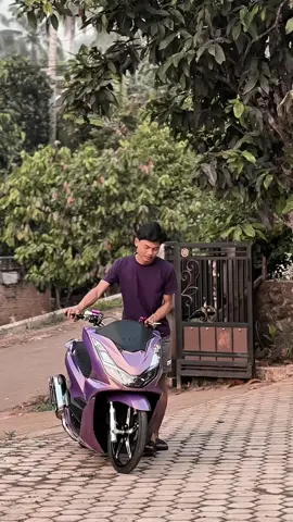 hallo der 😁                                       #pcx160ล้อ17แต่งสวย #vietnamstyle🇻🇳 #penggunaring17 #pcx160 #savering17 #armexhaust #Wink 