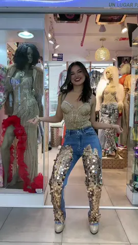 Pantalon KITTY !!! Disponible :COLOR PLATA Y DORADO ✨ . . 💕 Aquí en SHINY GIRLS un lugar para soñar 💕 . . Prendas exclusivas y únicas para que luzcas increíble en cada ocasión 💕✨. . 🔥 ¿ya tienes el tuyo ? ¿ Que esperas para ordenar ?🔥 . Hay tallas S-M-L Déjanos un Dm para más información  . . Hacemos envíos a todo el Perú y Lima metropolitana  #vestidos #dress #shinygirls #parati #viral #galeriaeldorado906 #gamarra #fiesta #ropaimportada #nuevacoleccion #modafeminina #brillosengamarra #brillos 