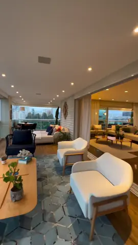 Apartamento luxuoso para venda em Santos no bairro Aparecida ⁠- Localizado na Aparecida, na Av. Epitacio Pessoa, a apenas uma quadra da praia - ⁠Feito por renomada arquiteta com itens do mais alto luxo  - ⁠Automação - Vista Mar - 324 m² - Sala 4 Ambientes - Varanda com Churrasqueira - 4 suítes - 3 vagas - Apartamento amplo, único e exclusivo.  - ⁠No melhor condomínio clube de alto padrão de Santos Gostou? Me chama no 13 98843-4545  GABRIEL BASTOS (Creci 189632-F) - Corretor de Imóveis Invista Inteligência Imobiliária
