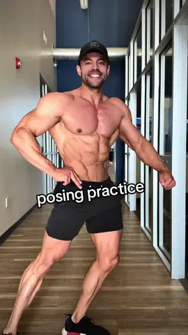Posing practice after my workout #posing #show #mensphysique #pump #GymTok #physique 