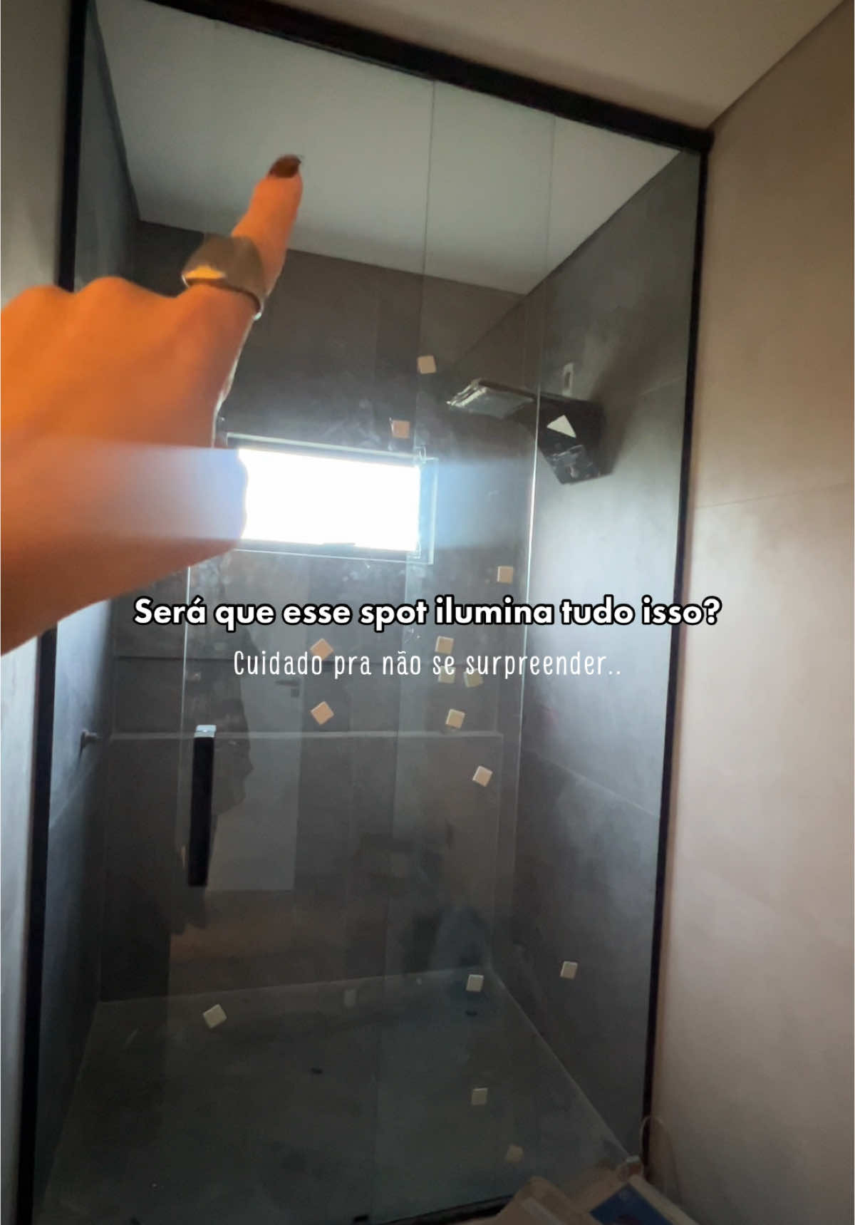 Será que ilumina tudo isso mesmo?  #arquitetura #arquiteta #arquiteturadeinteriores #projetodeinteriores #iluminacao #projetoluminotecnico #obra 