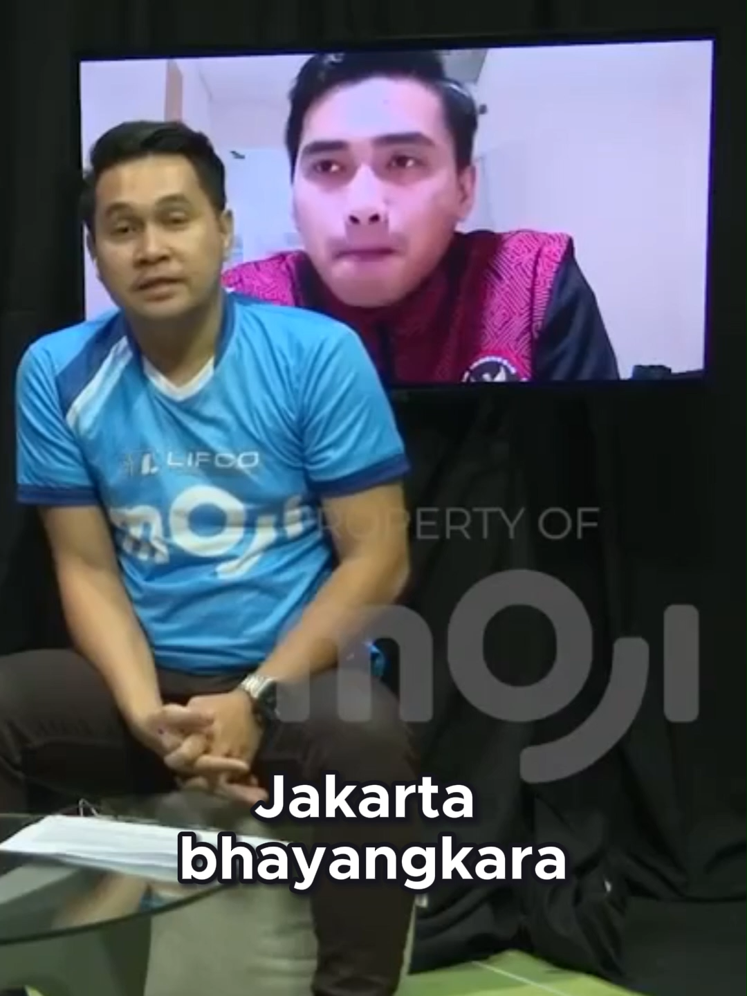 Peran Javat Manafi, Pemain Asing yang Bantu Fareza Rakha di FC Club! Jakarta bhayangkara presisi pemain asing yaitu javat manafi. Nah kalau javat sendiri cukup membantu nggak sih sebetulnya karena kalau kita lihat javat ini secara blok, secara defense kan cukup bagus. Nah ini sebenarnya cukup membantu juga raka, atau memberikan masukan juga kah pemain-pemain Indonesia yang berlaga di FC club atau seperti apa. Kalau javard bagus sih mas, eh ke setim gitu ya setim kita dikasih tahu nih arahnya sering di sini, sering di sini, servis di sini. Nah kita dibantu dengan dia. Jadi kita misal sama-sama di belakang nih sama-sama defense sama si jafat. Jadi enak mas komunikasi dulu si jafat nanti saya misal nanti saya di sini gitu. Jadi jadi kita belah di situ tuh udah tenang ada oh ada jafat jadi aman gitu mas, jadi komunikasi itulah. Ya yang cuma yang susah udah komunikasi sama blok, tapi tetap aja di atas sama si Dimitri emang over blok ya 218 senti itu lendro lebih tinggi lagi tuh betul? Jadi sebenarnya kan cuman beda satu senti sama lendro ya yang main di lavani di pro liga kan. Tapi ini kalau Dimitri ini kan memang agak beda karena dia Massa ototnya lebih besar kan dibandingkan dengan leandro sehingga powernya juga lebih gede. Iya dan raka kemarin kan main bagus tuh di sea games