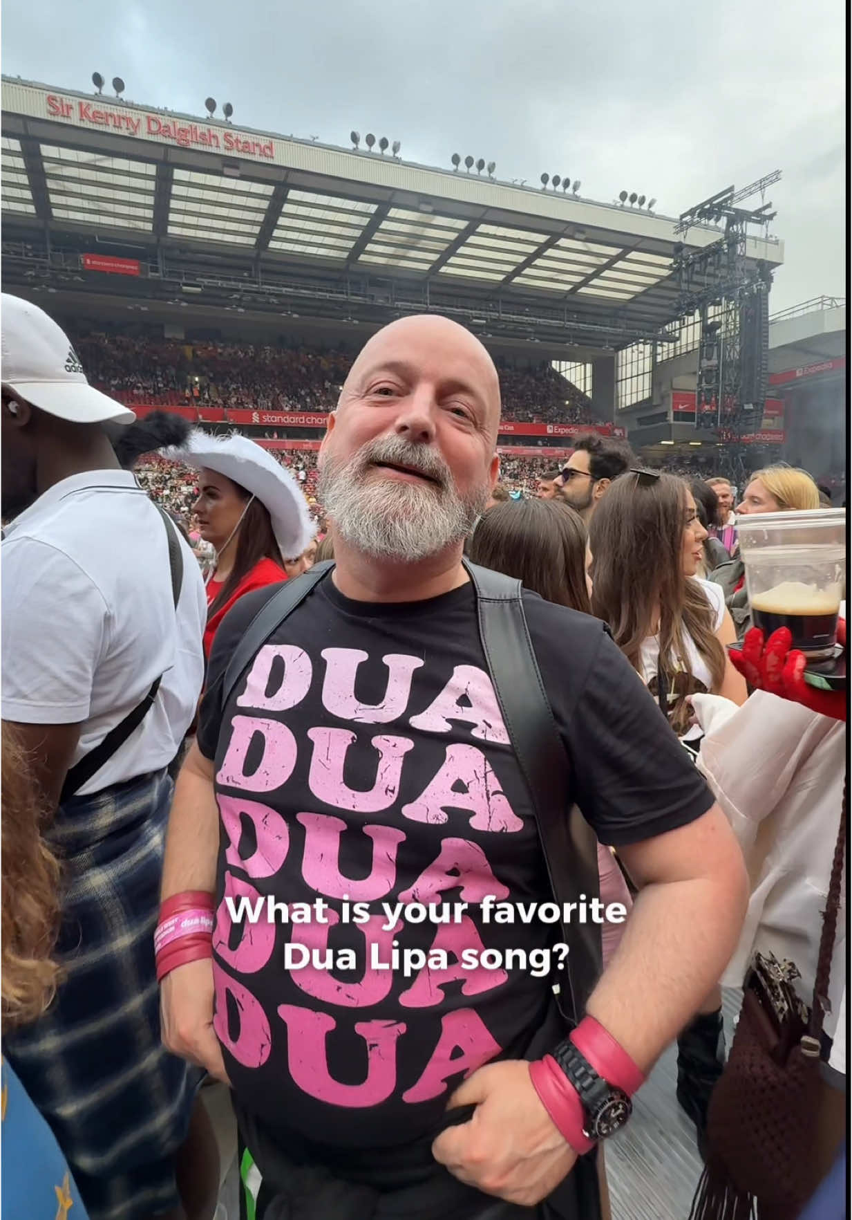 What is your favorite @Dua Lipa song?? Such a special night 🥹 #dualipa #liverpool #dualipatour #interview #happyforyou #betheone 