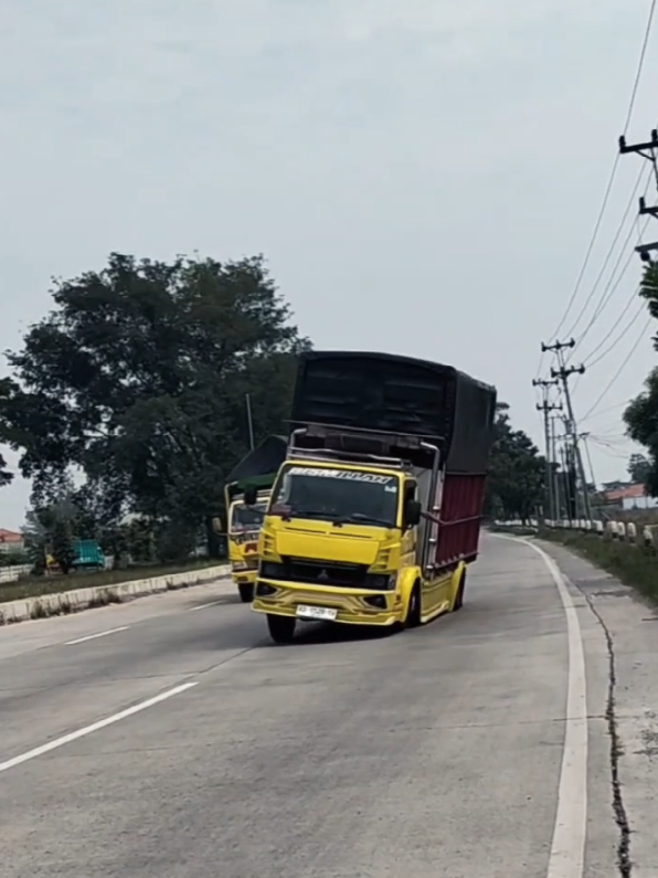 old era 💃  #trukoleng #trukcanter #xyzbca #4u #romansasopirtruck #drivermuda #siputbalap73 #hafissomplak #trukmaniaindonesia #fyppppppppppppppppppppppp #stfc #stfcalasrobanofficial #foryoupage 
