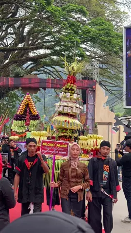 tumpeng#fyp #wisataindonesiamiripluarnegeri#grebegsuroponorogo #telagangebelponorogojawatimur 