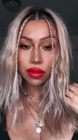 Because this makeup look ATE! 🔥 #bronzymakeup #bronzed #tan #glow #summermakeup #summermakeuplook #glowymakeup #blonde #beachwaves #hairtok #makeup #latina #over40 #summerstyle #makeuptok 