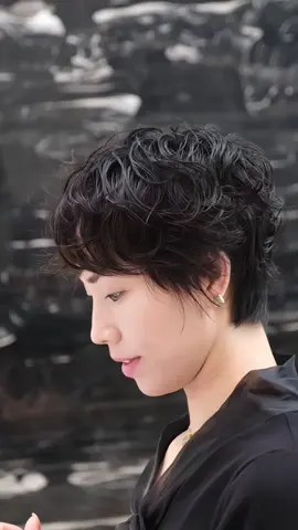 Vẽ đẹp không công bằng. Tóc tém uốn ngắn rất đẹp và thời thượng nếu được thực hiện phù hợp với khuôn mặt, chất tóc và phong cách cá nhân của bạn.  Tạo khối lượng & độ bồng bềnh: Uốn giúp tóc ngắn trông dày, bồng bềnh và có sức sống hơn, đặc biệt phù hợp với tóc mỏng hoặc thẳng mềm. Tư vấn tin nhắn riêng Người sáng lập  làm đẹp cho đời và cộng đồng .#cattocdep #uontocdep #uontocdepquan1 #102tonthattungquan1 #cattocdepquan1 #nhuomtocdep #nhuomtocdepquan1 #lamtocdep  #lamtocdepquan1 #goclamdep #xuhuong #rewiewlamtocdep #toclayer #mulet #perm #fyb #foryou #perm #địachỉlàmtócđẹptphcm #làmtócđẹptphcm #địachỉlàmtócuytintphcm #tphcmlàmtócởđâuđẹp #topsalonlamtocđẹp