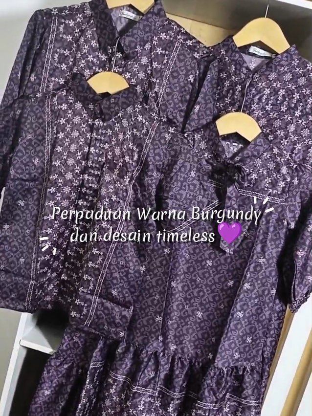 ✨ Keluarga Kompak, Tampilan Menawan! Sarimbit Etnik Shaka hadir dengan warna burgundy elegan dan motif etnik yang khas ✨ 👨‍👩‍👧‍👦 Satu keluarga, satu gaya! Sarimbit Etnik Shaka bikin momen bareng keluarga makin kompak & stylish 💜 ✨ Motif etnik khas ✨ Adem & nyaman dipakai ✨ Cocok buat acara formal & santai 👨 Ayah, 👩 Ibu, 👧 Anak Perempuan, 👦 Anak Laki-laki Semua bisa tampil serasi dan stylish dalam satu set keluarga! #sarimbitkeluarga #fashion #familyset #couple #muslimah 