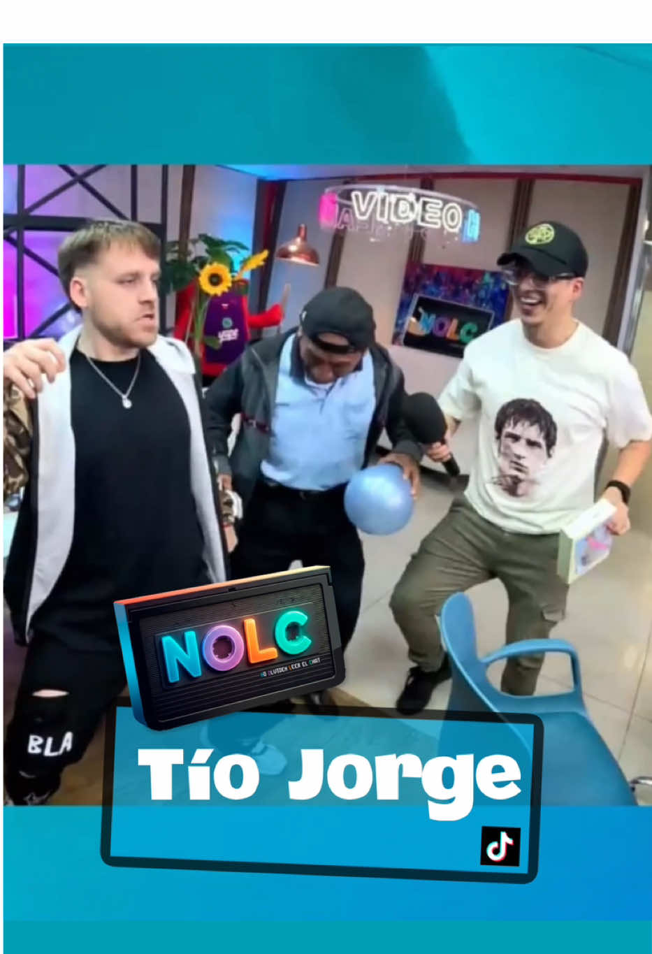 Primer invitado en llegará al cumple de Camus #vhs #strem #NOLC @Felipe Andres Camus @Carlos Marquina 