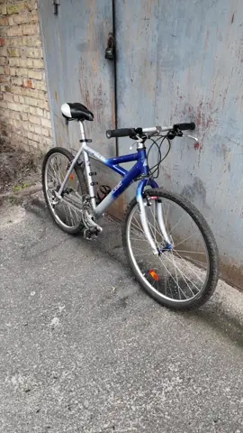 This old Cannondale’s got potential.  Check out all my bike restoration videos on my YouTube channel (link in bio) #mtb #vintagebike #retrobike #90smtb #bikebuild #bikeservice #bikerestoration #bikerepair #restoration #bikemaintenance #asmr #vintagemtb #retromtb #26inchlifestyle