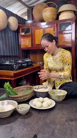 Nhìn vầy cũng giống bánh ít lắm chứ bộ à ,còn muốn biết bánh gì nay đi đào khoai với em mình về làm bánh nha 