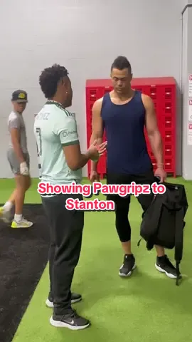 Showing Pawgripz to Stanton 🔥✨📈🌎 Link in the bio ! 