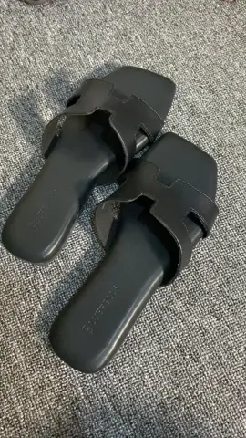 Warna hitam sejutaaa umat🖤😋😂 #fyp #4upage #sandalnyaman #bagus #simple #fyppp #naomi #bluebells 