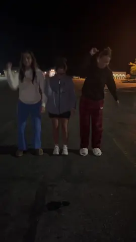 help everything is so complicated 😞✊🏼‼️ @marpee  #fyp #foryoupage #complicated #parkinglot #viral #trending#dance #blowthisupforme 