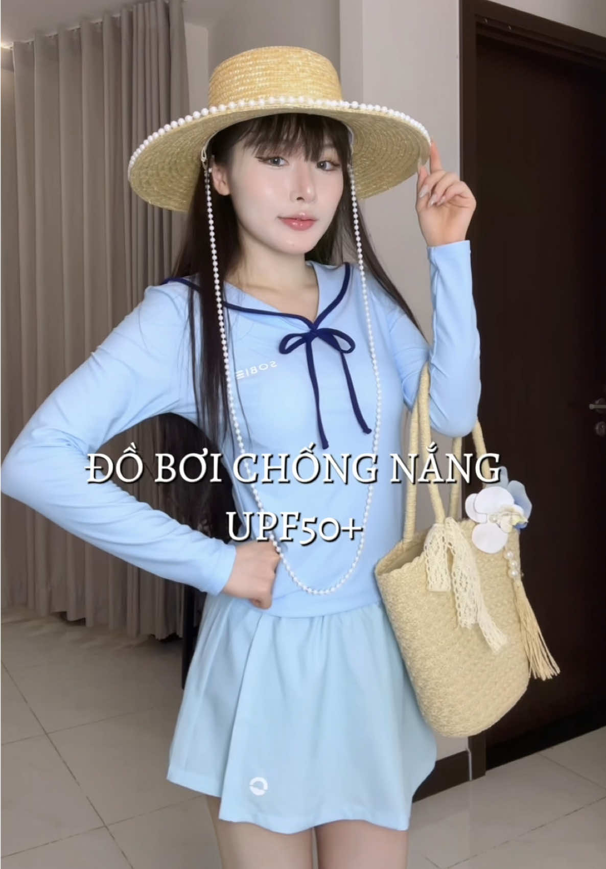 Xinh + kín đáo, thêm khoản chống nắng nữa thì mình ưu ái chọn thôi 🐳 Giỏ tui gắn lẻ áo thui nhen. Quần giả váy tui gắn trg phần trưng bày nà. (“Note: quần váy cũng xanh nhưng hơi tươi hơn so với màu áo tí, btw vẫn đẹp”)