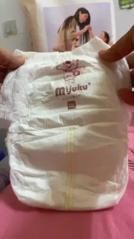 Bỉm Tả Mijuku cho bé.Chị em nào có bé nhỏ thì tham khảo dòng tả này thử nha. Nhà bé em toàn dùng loại này thấy giá ok mà hợp lý nè#giangnguyen938 #bimchobe #bimchobeyeu #bimchongham 