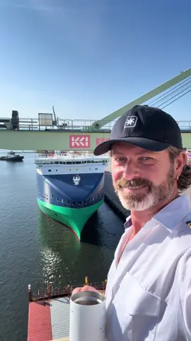 Moving the ship a 100 m in Kotka… . #ventamaersk #kotka #maersk #myship #ship #boat #seafarersarekeyworkers #noshippingnoshopping #blivskibsofficer #detblaadanmark #danishshipping #logistics #transport #captain #captainthomas #alwaysonboard 