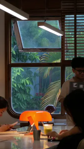 Những cơn mưa mùa hạ. —- Đến núp mưa cùng tụi mình từ 8:00 đến 22:00 (T2 - CN) tại K3/20 Phan Thành Tài, Đà Nẵng #danangcoffee #caphedanang #coworkingspace #study #danang #lamviec #rainyday 