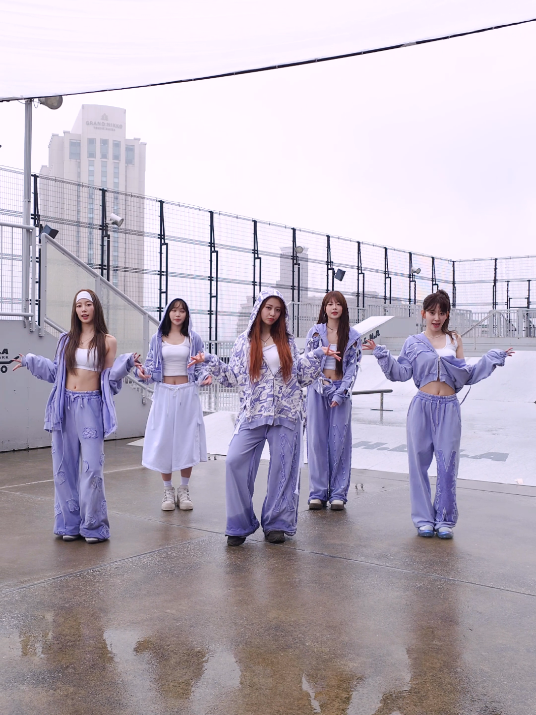 Dancin’ in the Rain☔️ #LE_SSERAFIM #르세라핌  #LE_SSERAFIM_DIFFERENT 