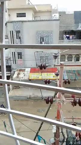 it's raining in Karachi ⛈️⛈️⛈️