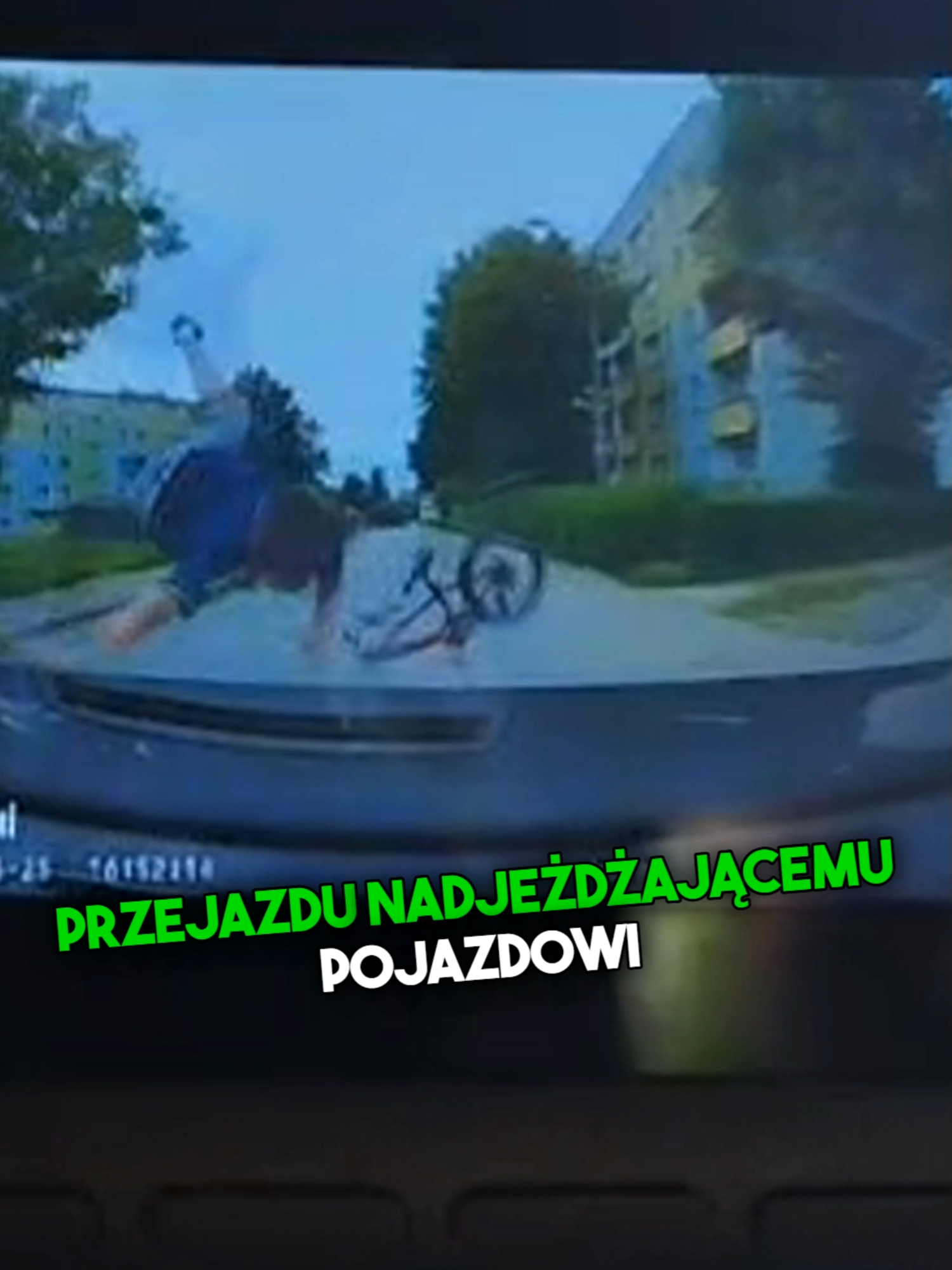 Policja ku przestrodze dla rodziców i dzieci zdecydowała się na upublicznienie nagrania z kamery zamontowanej w samochodzie. Sytuacja ta pokazuje moment zderzenia samochodu z rowerzystą. #policja #rower #jaworzno