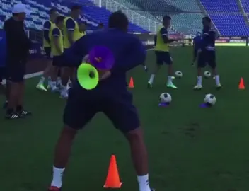 🟡🔴🔵 Reacciona al color, acelera, ¡y ejecuta! 🔥 Ejercicio de velocidad con reacción a chinos de colores. 💥 Ideal para mejorar toma de decisiones y explosividad. 📲 Descárgala ya desde nuestra bio #toplidercoach #velocidad #reacción #entrenamiento #fútbol #técnica #explosividad