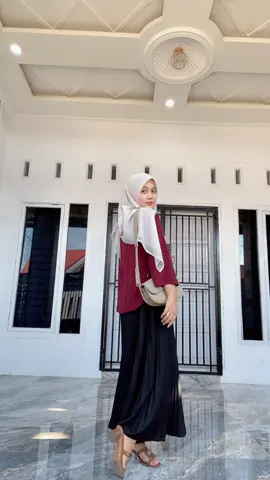 Jangan salfok karena Bajunya kusut hehe 