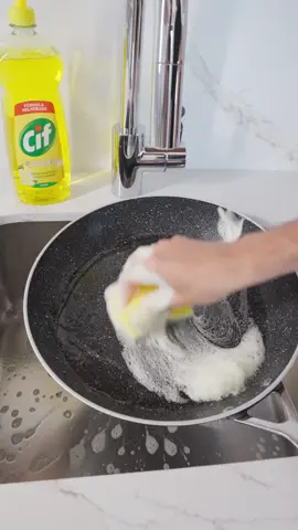 Mais espuma! Já experimentaste a fórmula melhorada de Cif detergente manual da loiça, agora com mais espuma? 🫧🧽❇️  #CifCif #CifPoderoso #CifHDW