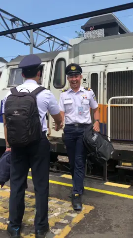 pak siapa ya inii🤔🤔#masinis #kece #fypシ #masukberandafyp #fyppppppppppppppppppppppp 