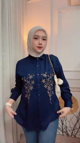 Warna navy nya secantik itu, motifnya bordir besti 🫶🏻✨ #OOTD #ootdhijab #outfitideas #fitcheck #fyp 