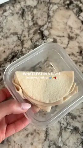 a full very realistic on the go busy what I eat in a day !! #wieiad #whatieatinaday #whatieatinadayrealistic #fyp #balancedeating 