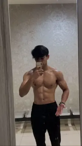 💪🏻#cakaelvano #cakasixpack #handsomeboy #gym 
