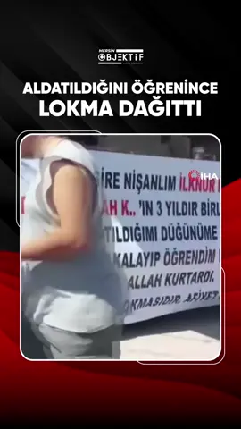 Adana'da bir kişi, nişanlısının evli bir doktorla 3 yıldır gizli ilişkisinin olduğunu öğrenmesinin ardından afiş yaptırıp lokma dağıttı. Adana'da düğününe 60 gün kala nişanlısı hemşire İlknur K.'nin, evli bir doktor olan Abdullah K. ile yaklaşık 3 yıldır gizli bir ilişki yürüttüğünü öğrenen genç adam, nişanı bozdu. Daha sonra bir tatlıcı ile anlaşan kişi, hemşire ve doktorun görev yaptığı Adana Şehir Eğitim ve Araştırma Hastanesi önünde lokma dağıttı. Araç önüne yerleştirdiği pankartta ise 