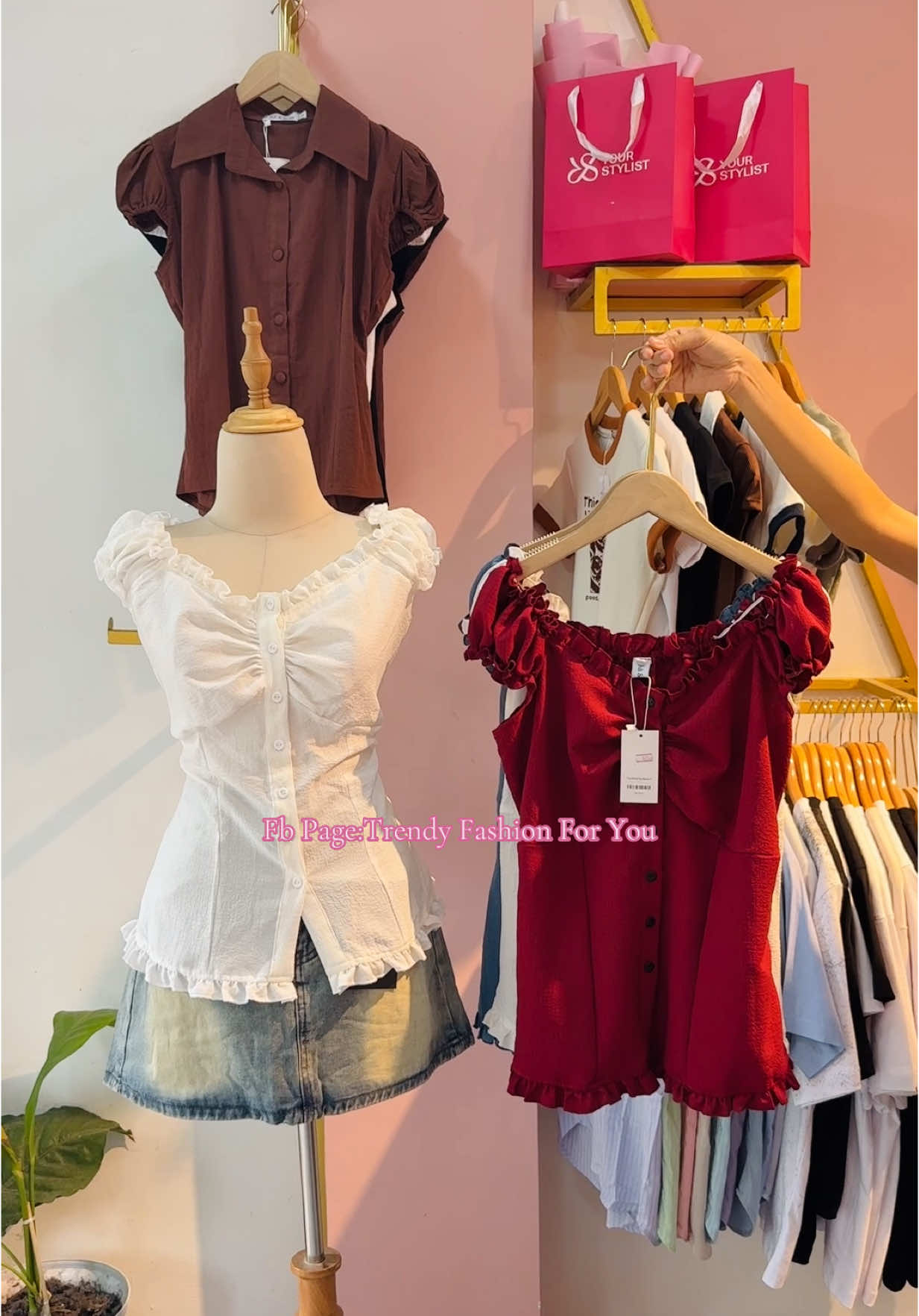 အရုပ်မ ဝတ်ထားတဲ့အဖြူလေးဆိုပီး ယူလိုက်ကြတာ🤭 Post လေးခုမှတင်ရတယ် ဆိုင်မှာ လူများနေတာနဲ့🫶🏻 တန်တန်လှလှလေးကို 16500Ks ထဲနဲ့ မှာလို့ရပါပီ🤍🩵❤️ 𝓙𝓾𝓵𝓲 𝓪𝓷𝓭 𝓑𝓮𝓵𝓵𝓪 - 𝓟𝓾𝓻𝓮 𝓟𝓮𝓽𝓪𝓵𝓼♥️  ရှေ့ကြယ်သီးလေးနဲ့ကိုမှ အနောက်ဘက်မှာ smocking လေးနဲ့ချုပ်ထားလို့ ခန္ဓာကိုယ်နဲ့ ချပ်ချပ်ရပ်ရပ်လေး ဖြစ်နေစေပါတယ် Size : S M  #trendyhledanမှာလည်းရပါပြီ #trendysanchaungမှာဝယ်လို့ရပါပြီ #trendyfashion #OOTD #newarrivals🛍 #instocknow✅❤️ #Bestselleroutfit🤎💚 #juliandbella 