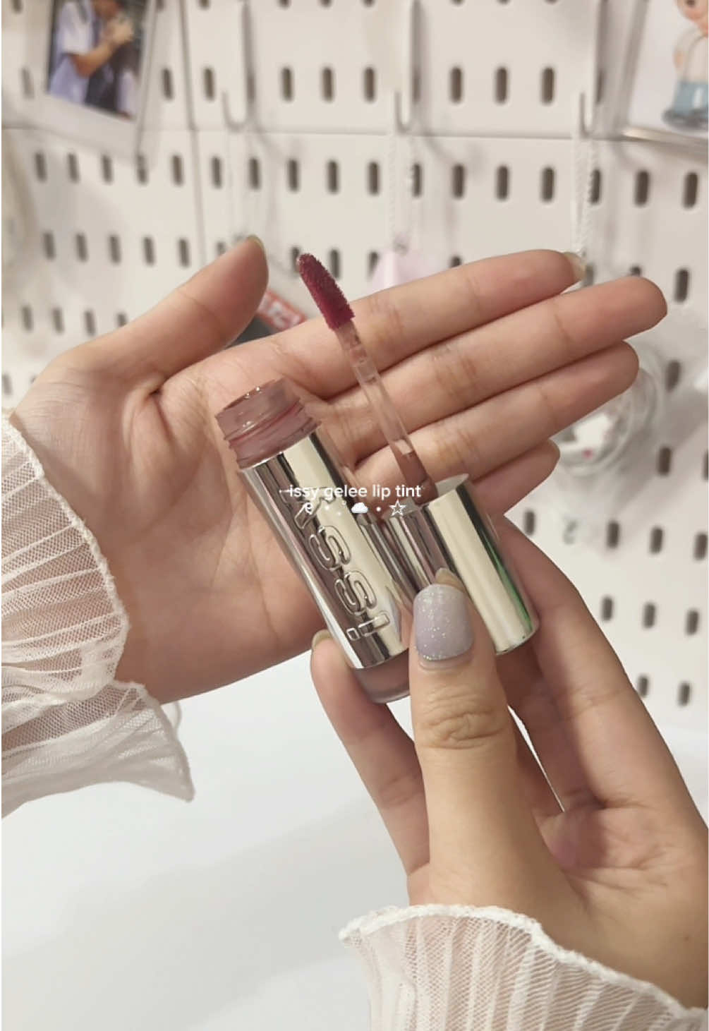 so in love with this issy gelee lip tint shade 🥹🤞 #issycosmetics #makeupph #BeautyTok #issygeleetint #issyliptint #issyandco #issy #issyandcompany  #cooltoneliptint #issygelee #fyp #makeuprecosph 