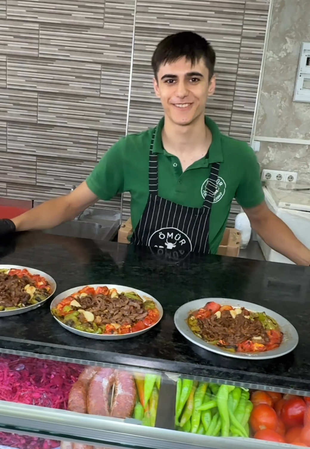 K.Maraş Binevler Yolu Uzun Çarşı Ömür Kasap Kebapta Eliböğründe Lezzetleri…😎😎 #türkiye #kahramanmaraş #eliböğründe #gurmemarask 